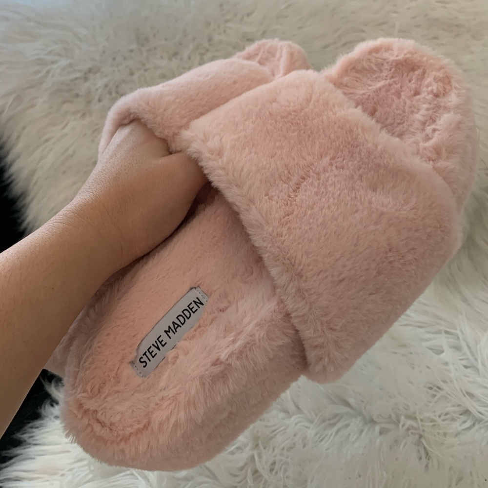 Pink Steve Madden fluffy sandals